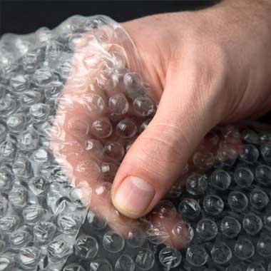 Provando plástico burbuja vistech para correcto funcionamiento en embalajes