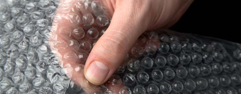 Plástico burbuja en prueba de durabilidad y resistencia