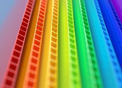 Hojas de plástico corrugado en variaciones de colores